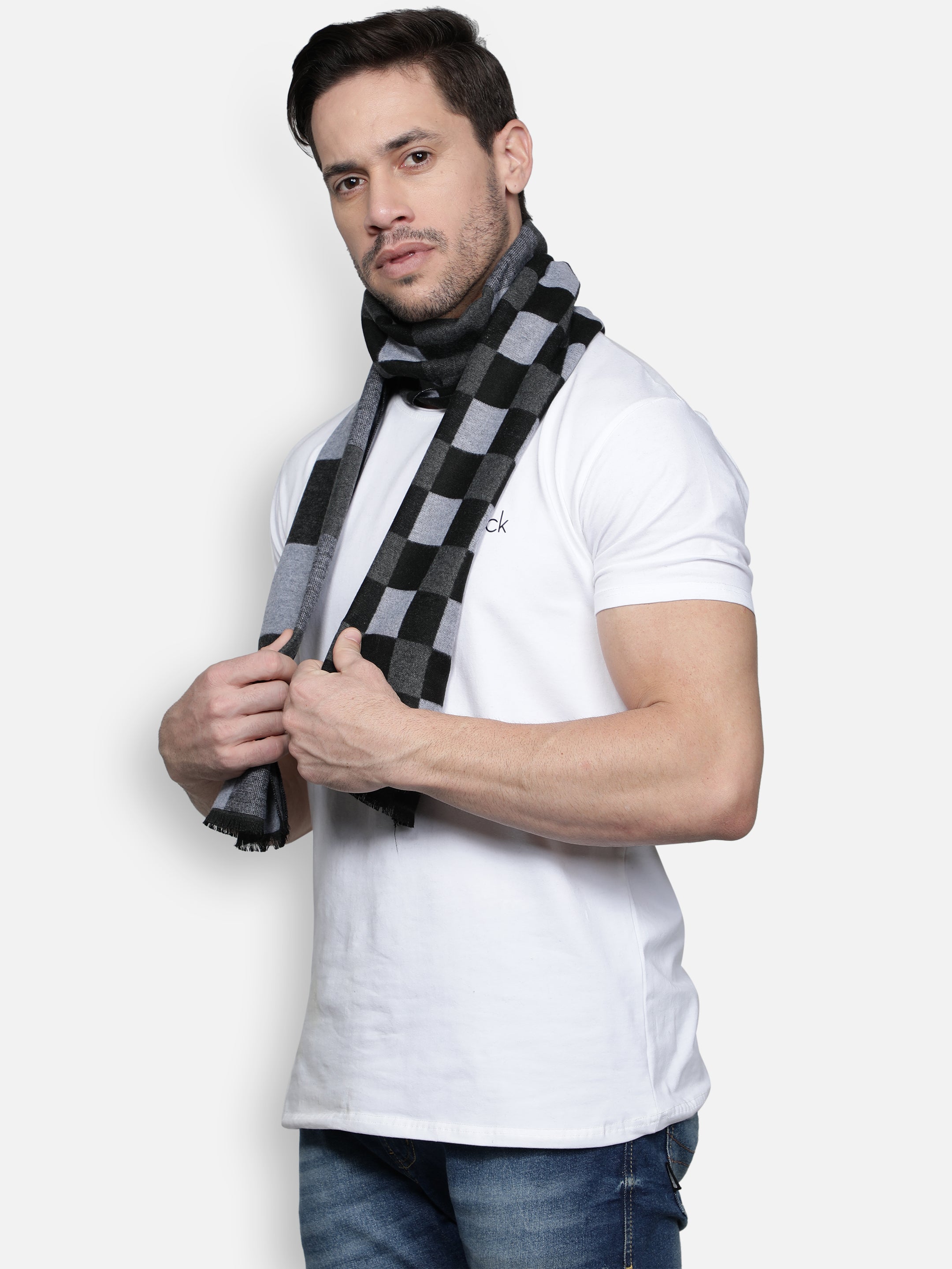Alvaro Castagnino Men Black & Grey Checked Muffler