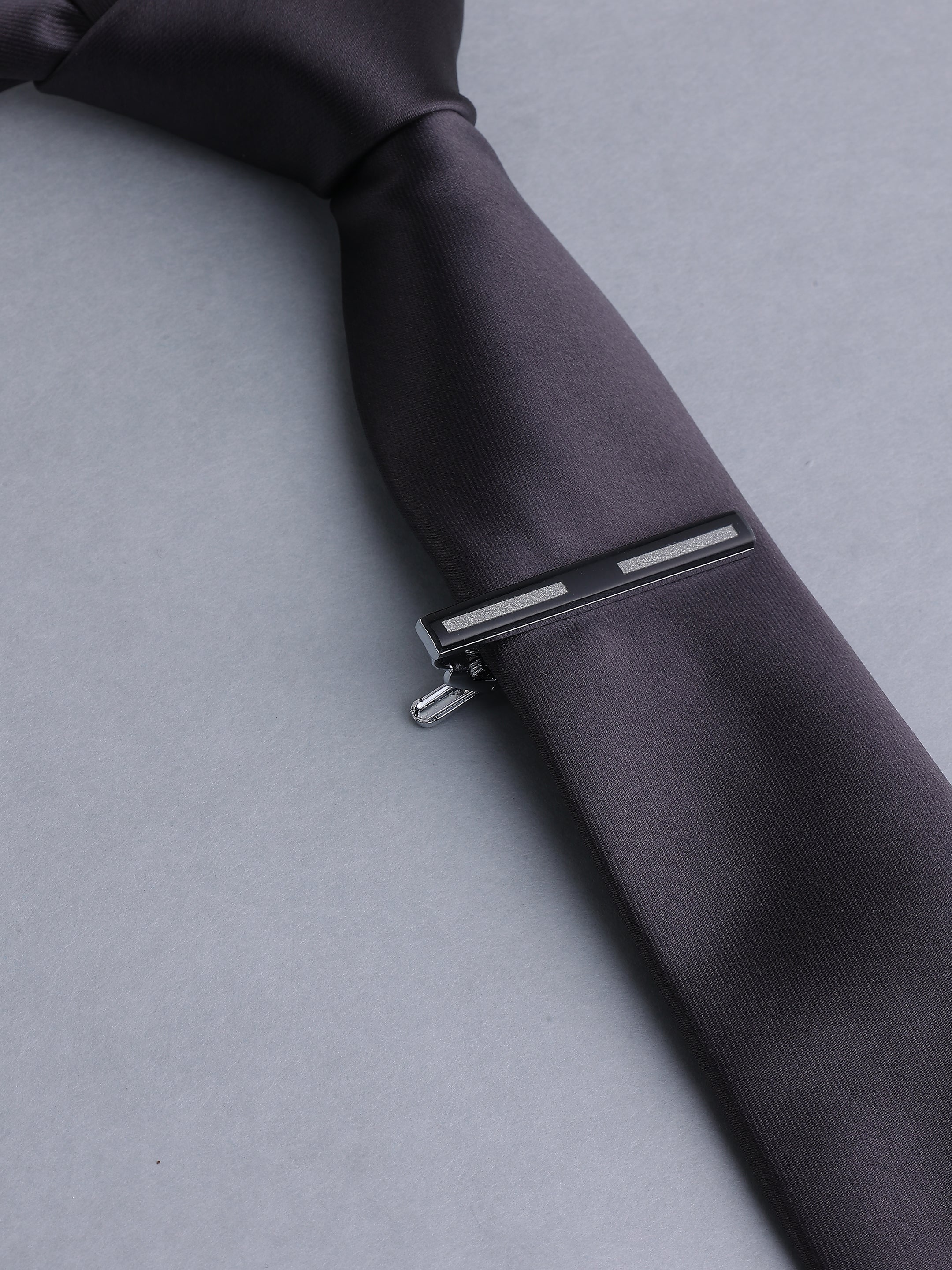 Black & Frosted Silver Linear Tie Pin