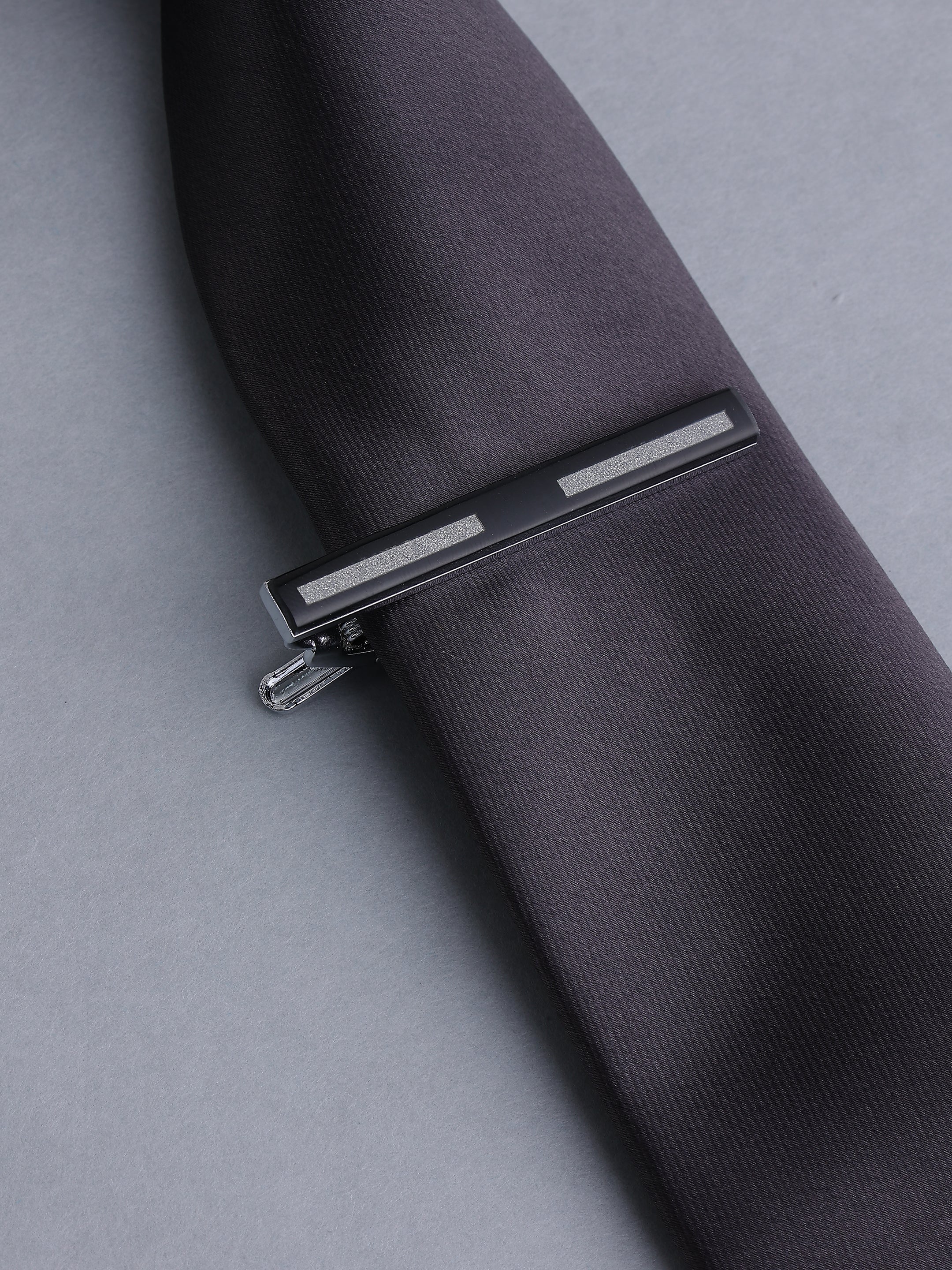 Black & Frosted Silver Linear Tie Pin