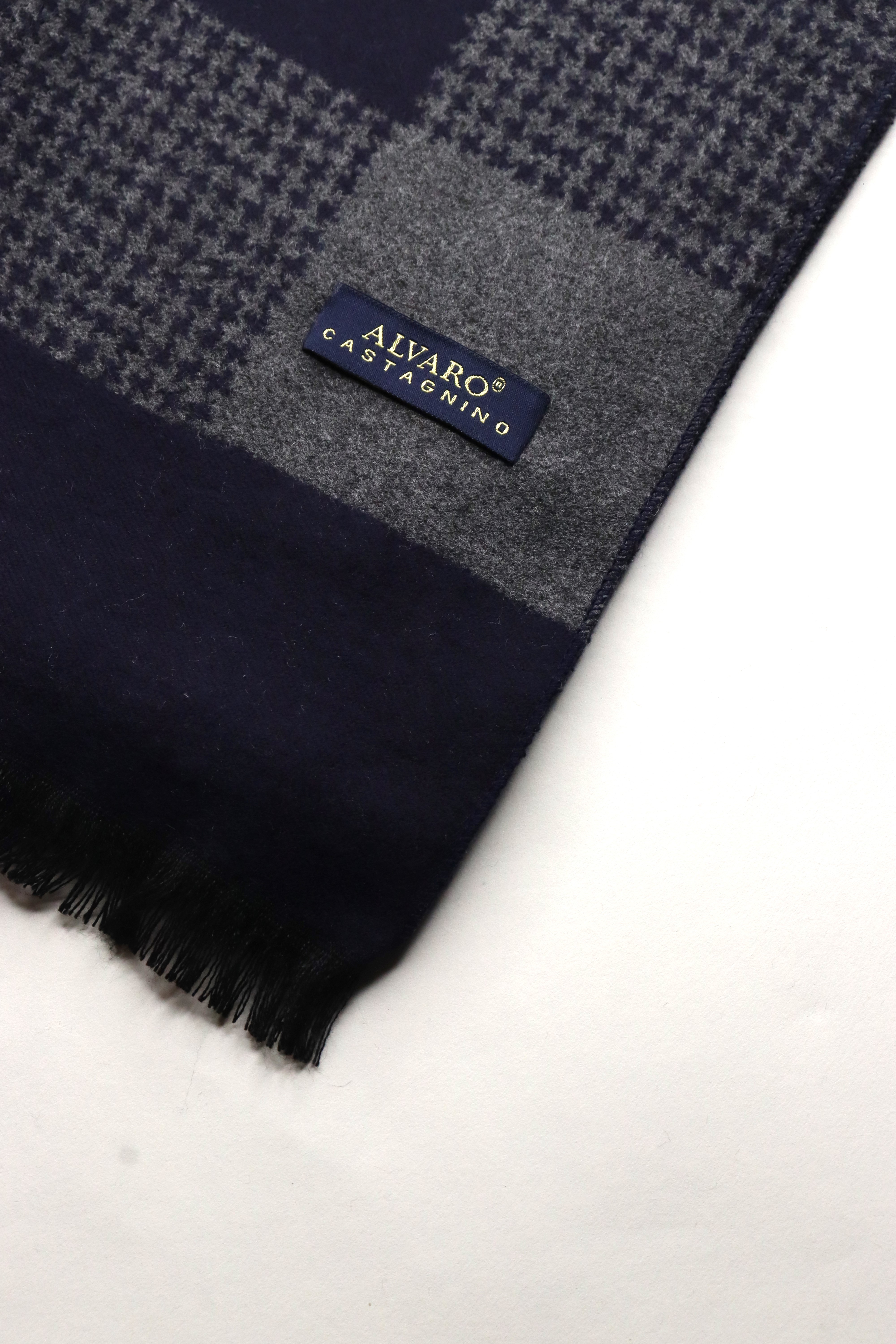 Navy Blue & Grey Self-Design Houndstooth Checked Muffler