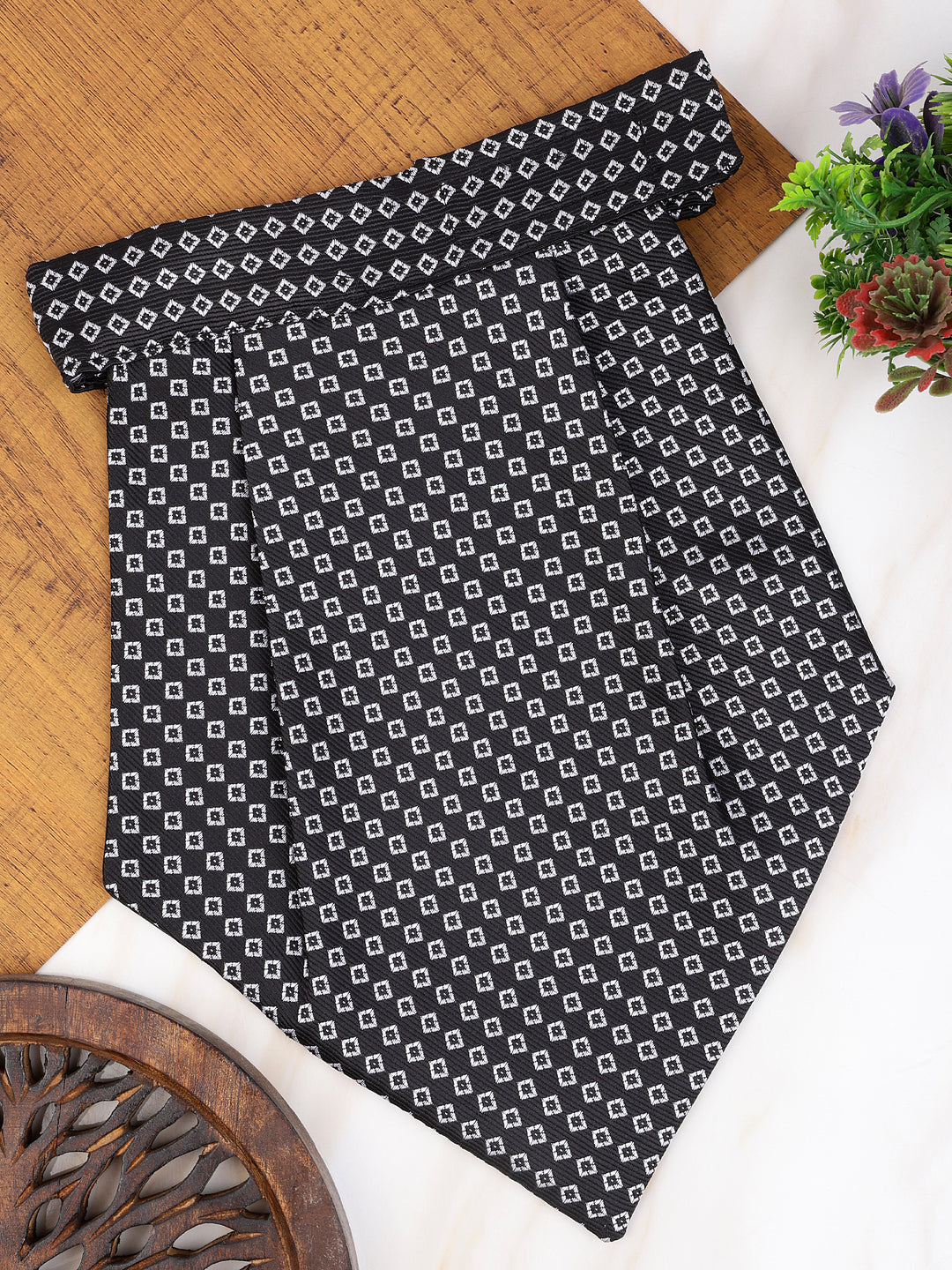 Alvaro Castagnino Men Black & White Printed Cravat