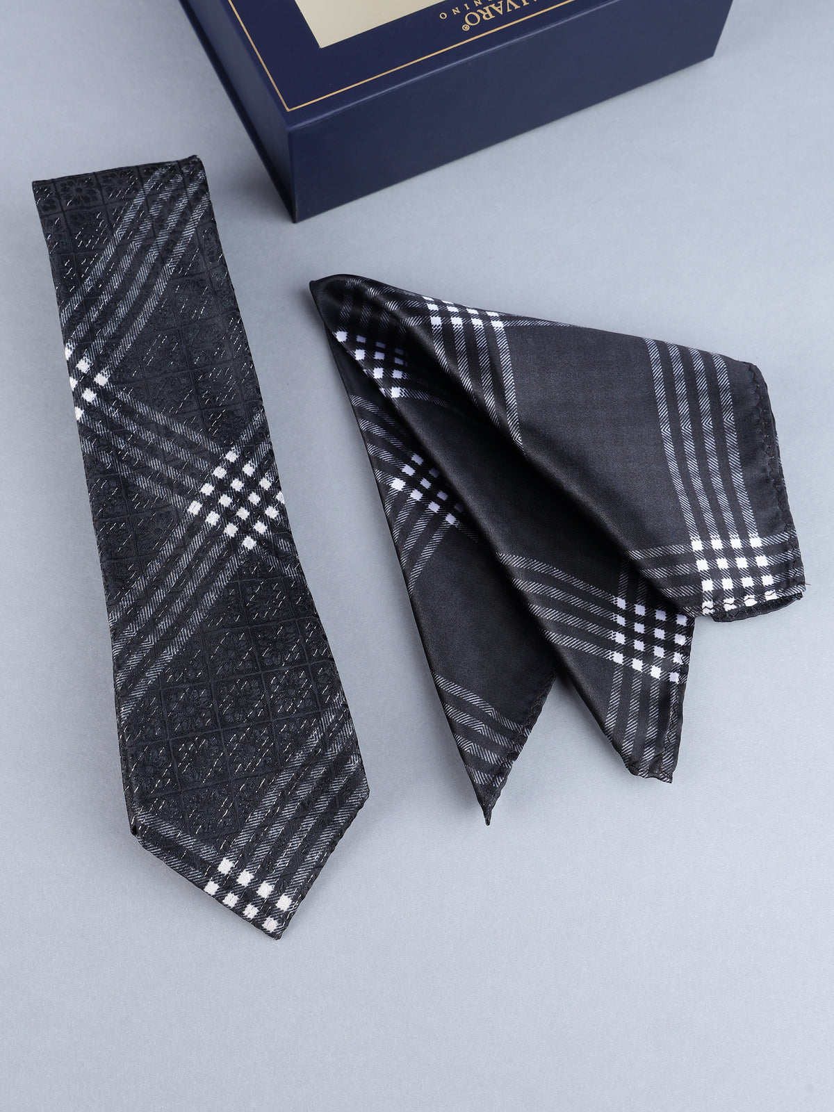 Checkered Necktie & Pocket Square Gift Set