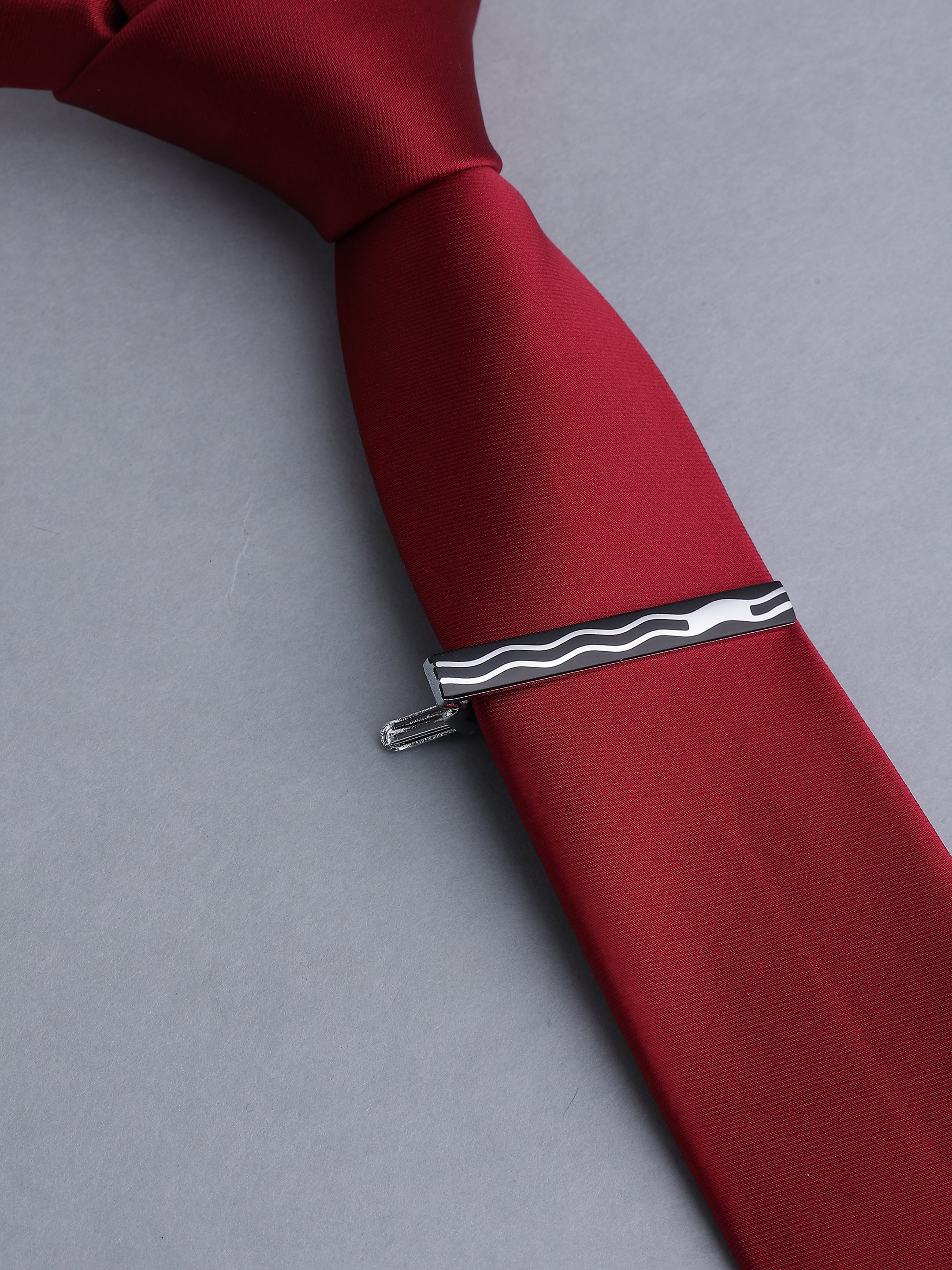 Black & White Wave Pattern Tie Pin