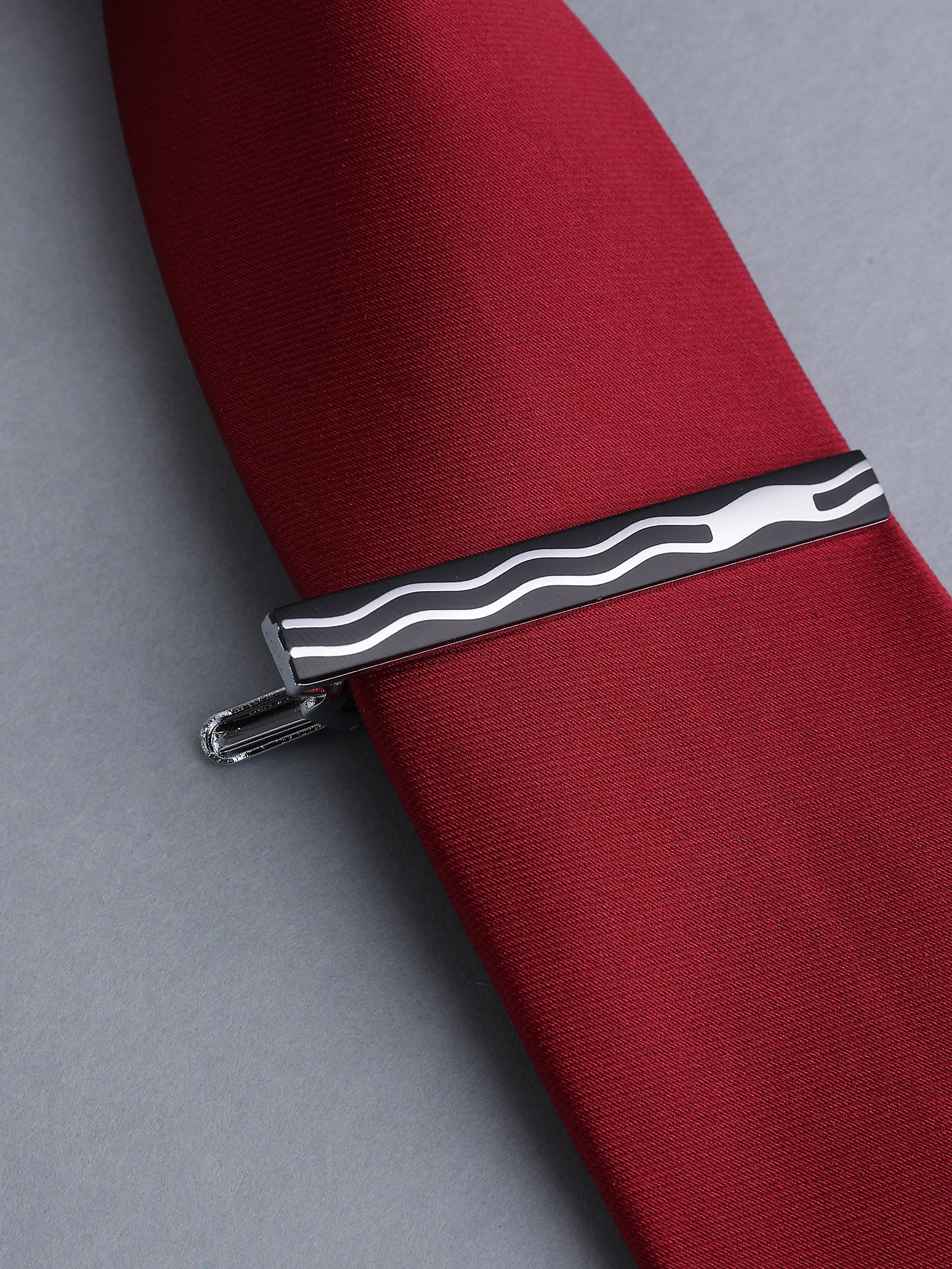 Black & White Wave Pattern Tie Pin