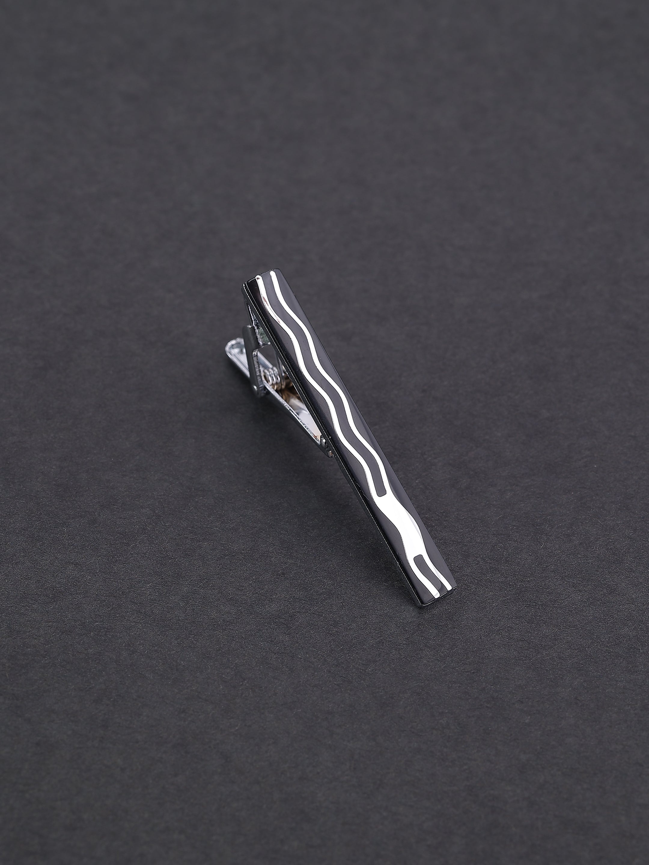 Black & White Wave Pattern Tie Pin