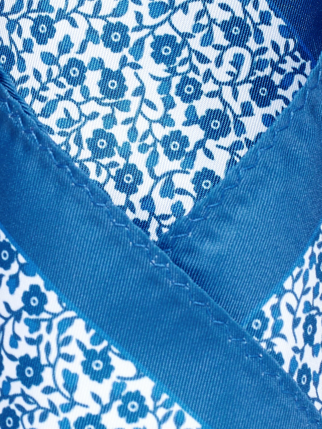Alvaro Castagnino White::Blue Colored Microfiber Floral Pocket Square