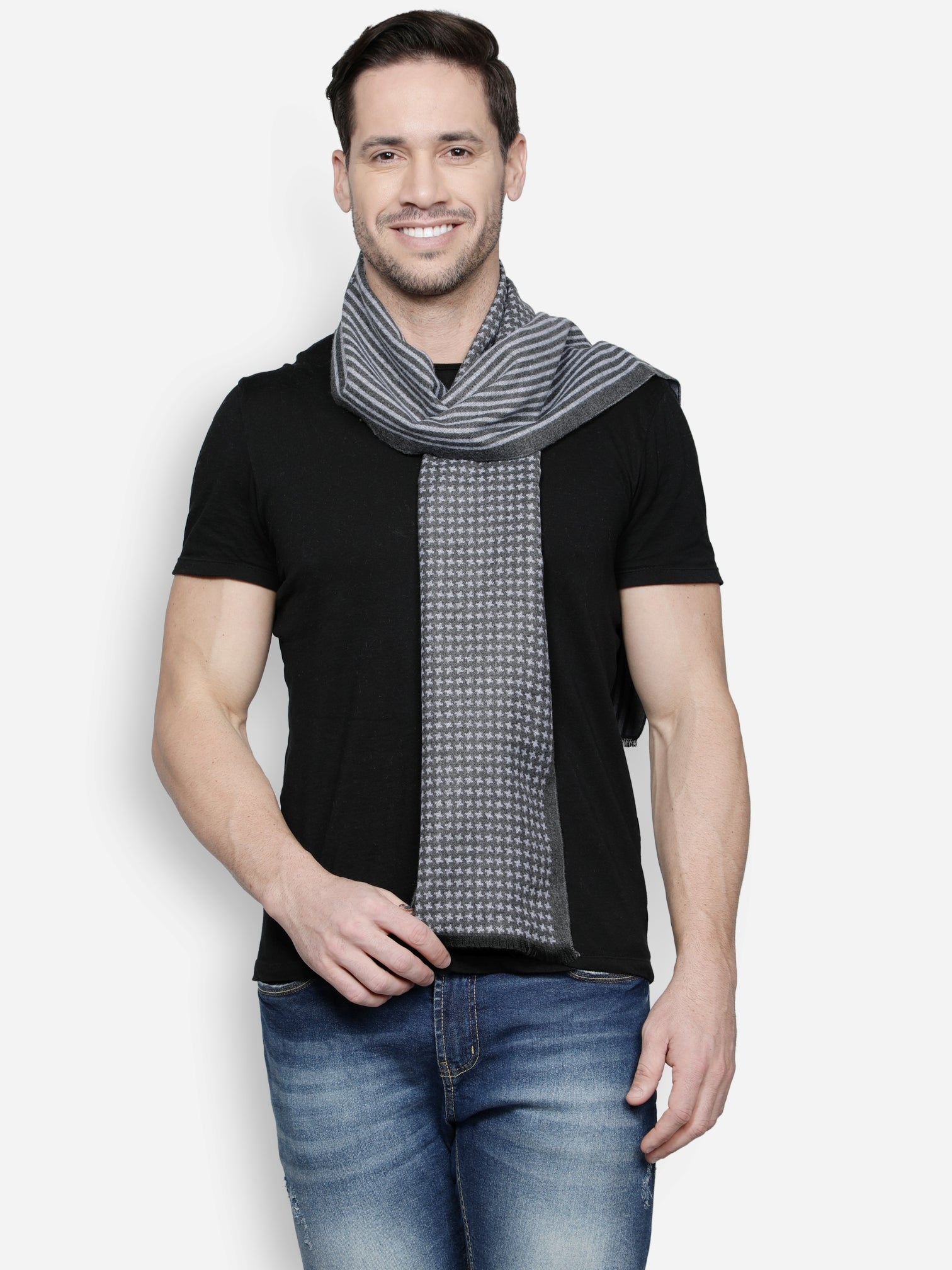 Alvaro Castagnino Men's Grey Colored Viscose Muffler