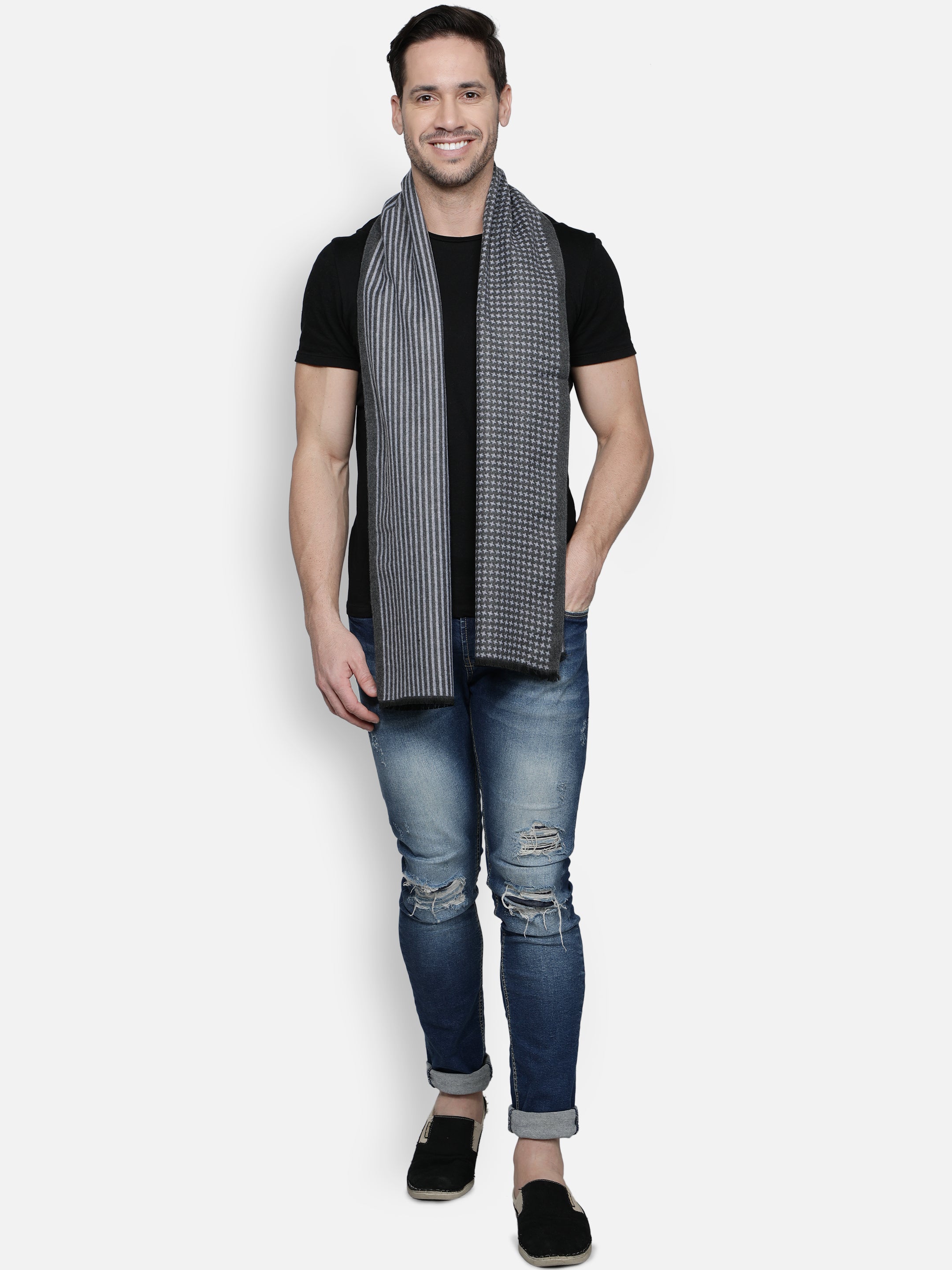 Alvaro Castagnino Men's Grey Colored Viscose Muffler